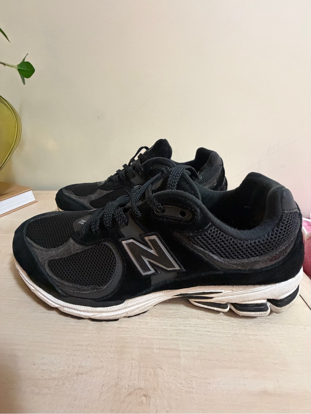 New Balance Black and White Men’s Lace-Up Athletic Sneakers